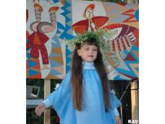 Самая юная русалка на празднике